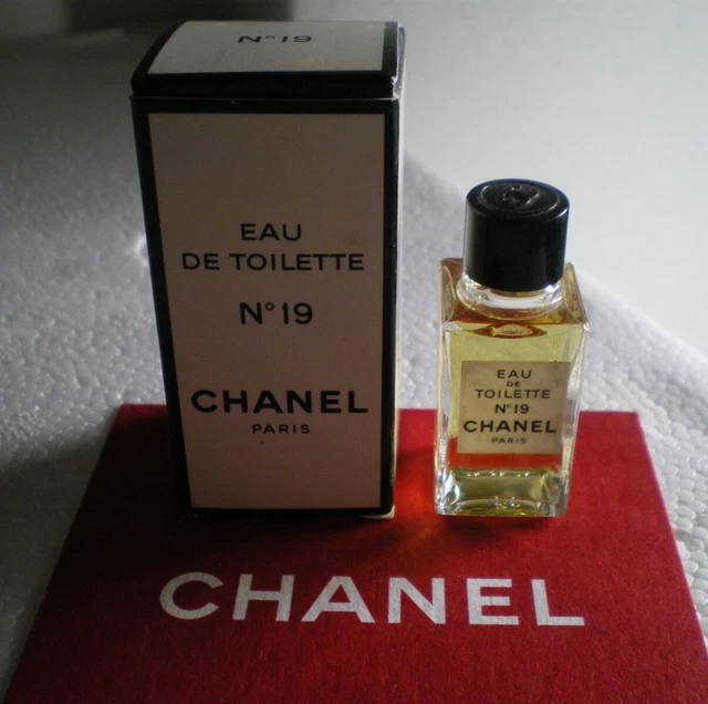 Miniature "N° 19 " CHANEL Paris 4 ml EDT + BOITE + NEUF NEW FULL BOX