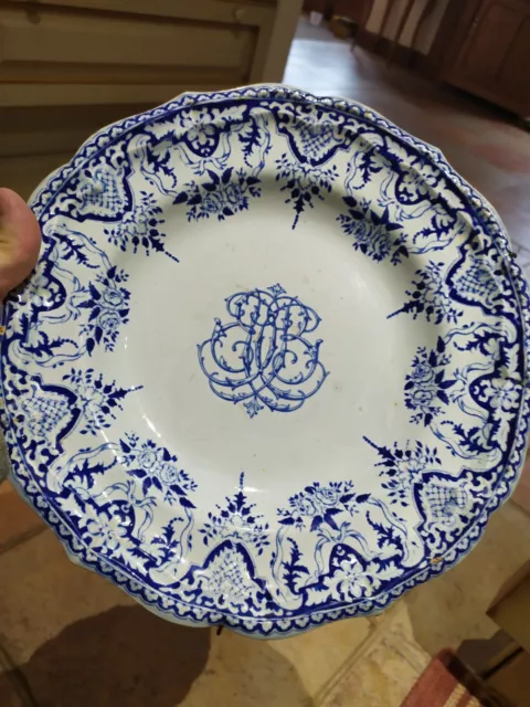Ancienne Assiette creuse en faience de GIEN Monogramme EA - décor bleu -  1870