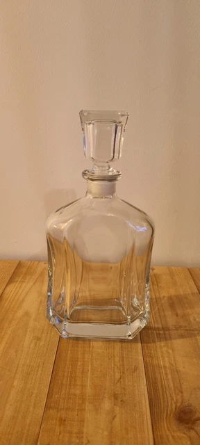 Carafe à spiritueux en verre ancienne avec son bouchon