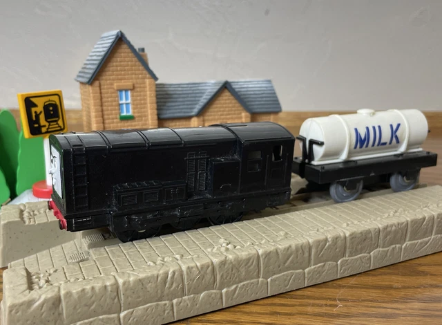Milk Engine THOMAS & FRIENDS TrackMaster Train Diesel with Milk Tanker Motorized ...