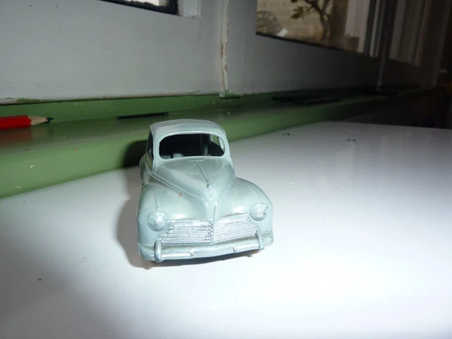 Dinky France Peugeot 203 24 R – Berline Grise Années 50 – 1/43 (bouchon Essence Manquant)