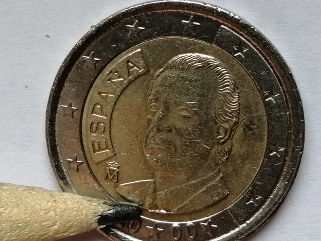 PIECE ESPAGNE 2 euros 2000 ayant circulée .deux defauts voir photos EUR