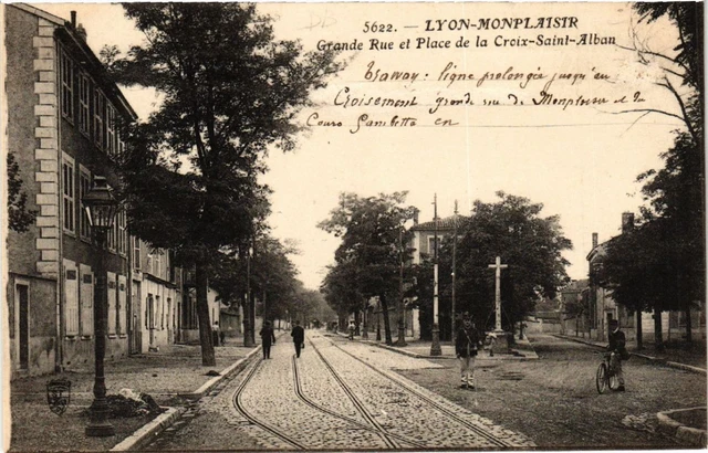 CPA AK LYON - Montplaisir - Grande Rue et Place de la Croix St-Alban (470382)