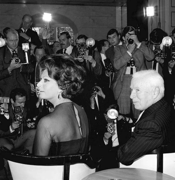 CHARLIE CHAPLIN AND Sophia Loren November 1965 Historic Old Photo 4 8.