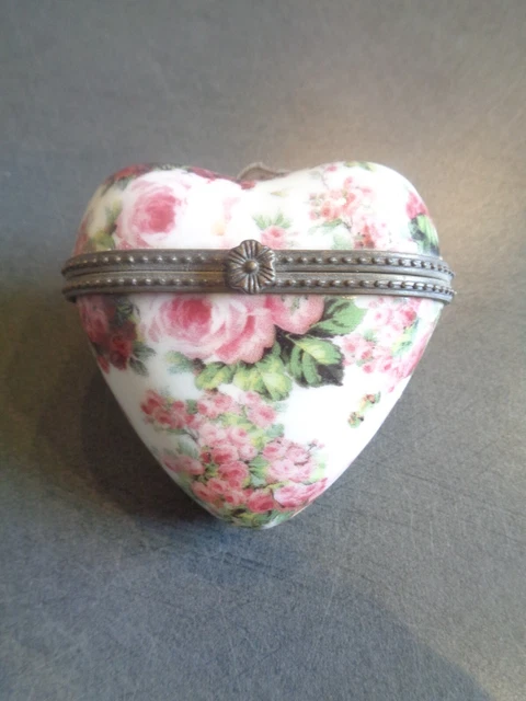 Boîte à Bijoux Ancienne En Porcelaine - Forme Cœur Avec Dorure - Occasion En Bon état