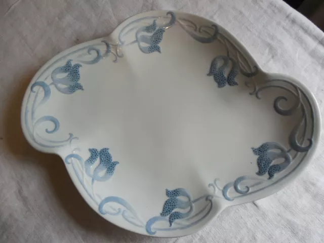 GRAND PLAT ART NOUVEAU SARREGUEMINES décor TIRCIS vers 1900