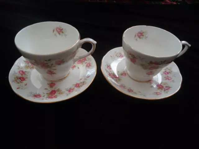 Vintage Par de Té Tazas y Platillos Duchess Real China Junio Ramo de Flores