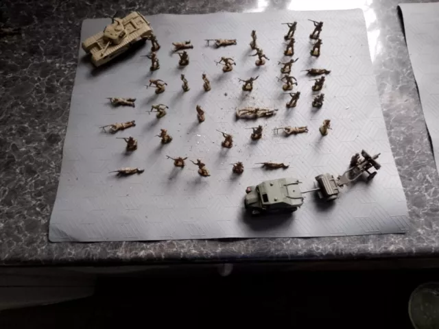 WW2  British Paratroopers Plastic Soldiers + Tank 2