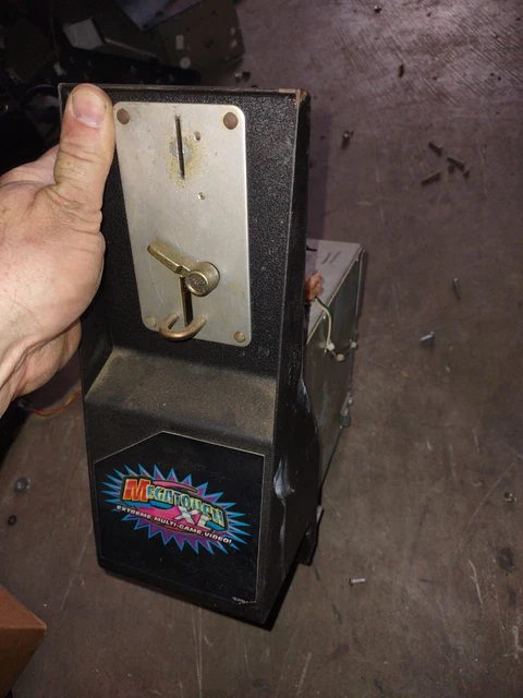 unknown megatouch countertop coin box with asahi coin mech #1021