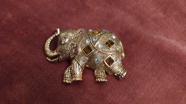 magnifique pendentif petit éléphant couleur doré : Achat occasion