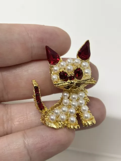 Adorable Vintage Cat Brooch Gold Tone Red Rhinestones And Faux Pearls 3