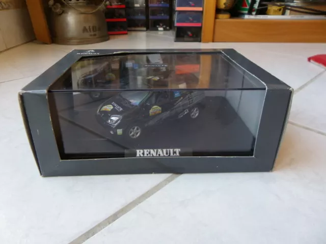 Renault Scenic RX4 Trophée Aicha Technocentre Universal Hobbies 1/43 Miniature