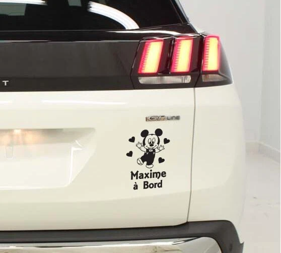 Sticker Voiture « Bébé à Bord » Modèle Mickey – Personnalisable Avec Prénom – 12 Couleurs