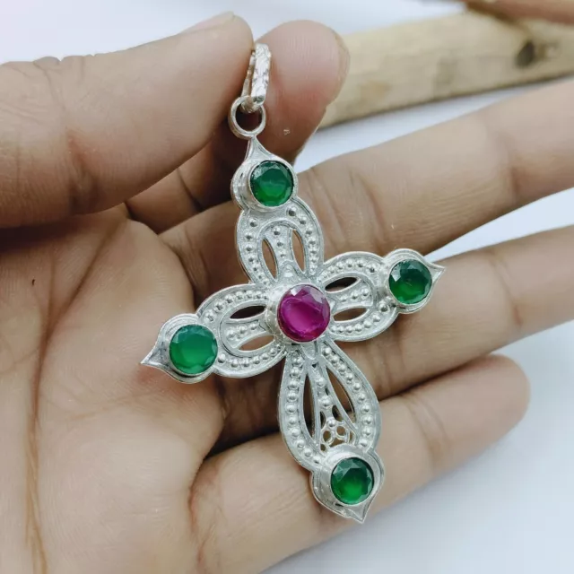 Pendentif croix en argent sterling 925 avec rubis rose et émeraude verte