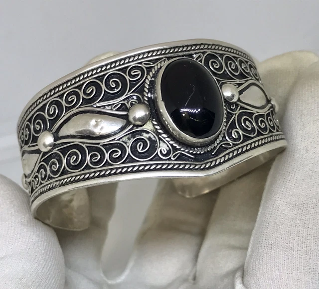 Hand Africa VINTAGE Old Bracelet STERLING SILVER Top Cuff Top Black Agate Tuareg