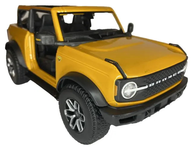 2021 Ford Bronco Badlands Maisto SE 1:18 Diecast model 6th Gen in Yellow/Orange