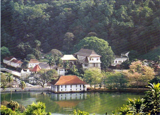 One Sri Lanka Used PICTURE POSTCARD with used 5 Stamp, Ceylon,  kandy temple