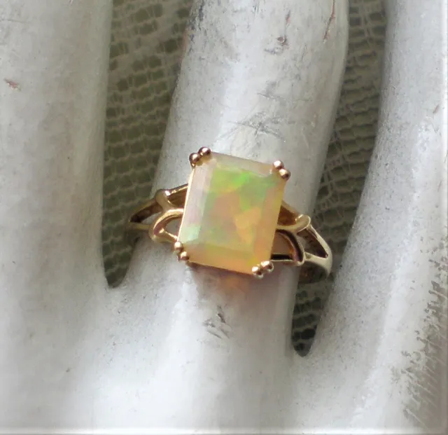 Vintage Designer Solid 10K Yellow Gold Created Opal Solitaire Ring 10kt