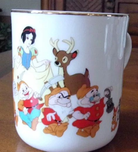 Disney Snow White & The Seven Dwarf Porcelain Mug Cup Gold Trim Disneyland