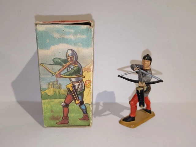 STARLUX MOYEN ÂGE - SOLDAT A PIEDS ARBALÈTE ET COTTE DE MAILLES ANNEE 60