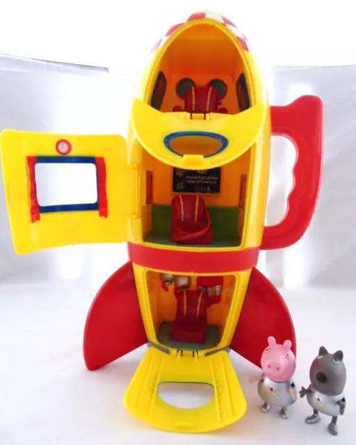 Peppa Pig And Danny Dog Spaceman Figures With Talking Blast Off Rocket