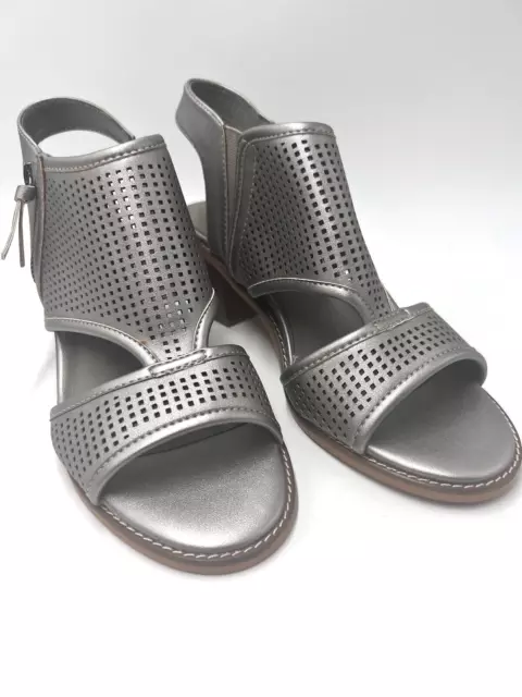 Taking Shape Sz 39 NWT Silver faux Leather Everyday Sandal Heeled Zip Up