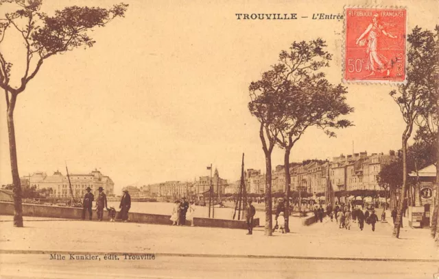 Cpa 14 Trouville L'entree De La Ville