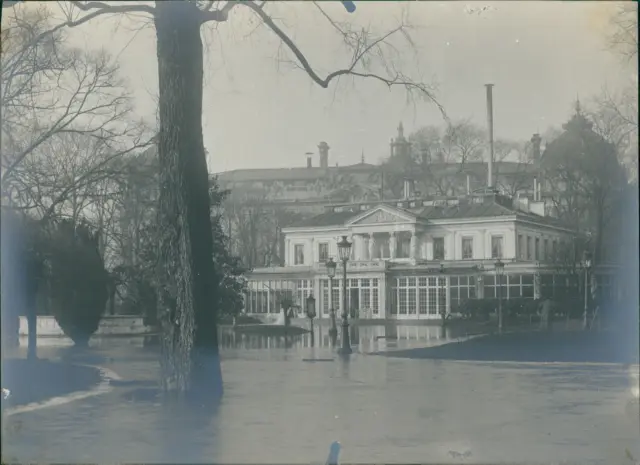 Janvier 1910, inondations à Paris Vintage silver print, restaurant Ledoyen aux