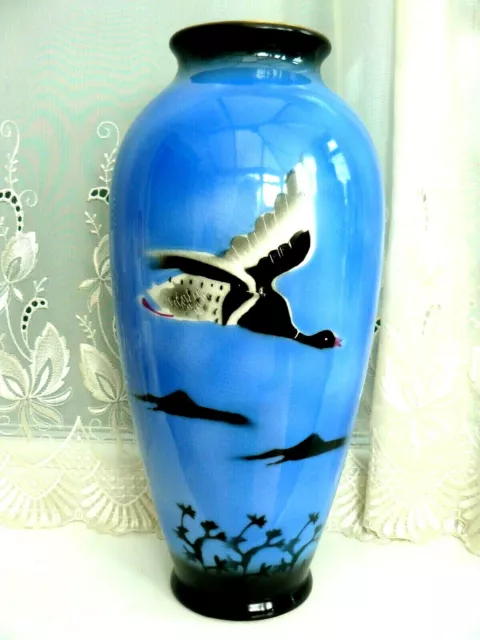 Empire Ware ( Epc ) Art Deco  Impressive Large Vase  ***   Canada Goose ***