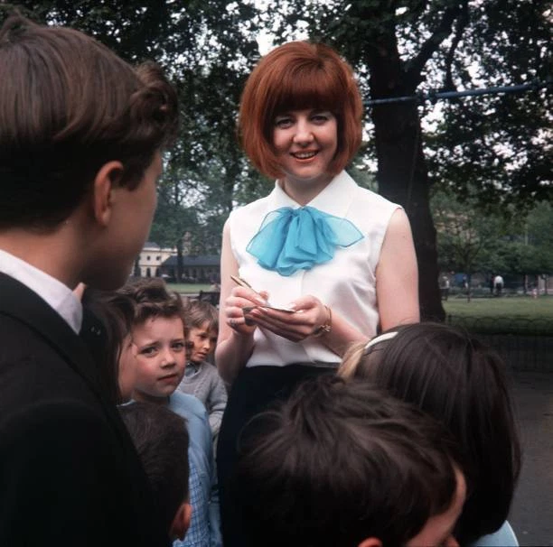 Cilla Black Singer TV Presenter stands signing autographs 1964 Old Photo