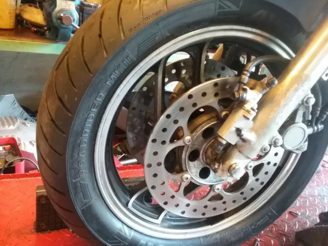 FJ1200 Ruota anteriore con pneumatici nuovi 1XJ