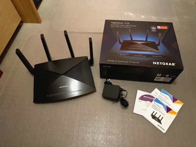 NETGEAR Nighthawk X10 Tri-Band AD7200 router Wi-Fi intelligente R9000 nero