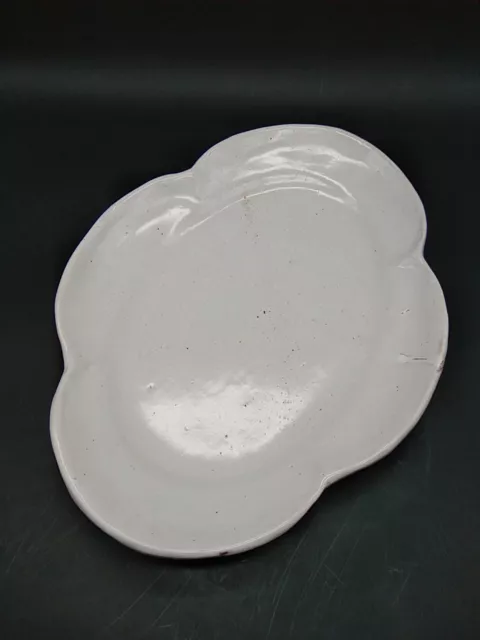 Rare plat polylobé faïence blanche Sud France XVIIIe ou XIXe siècle