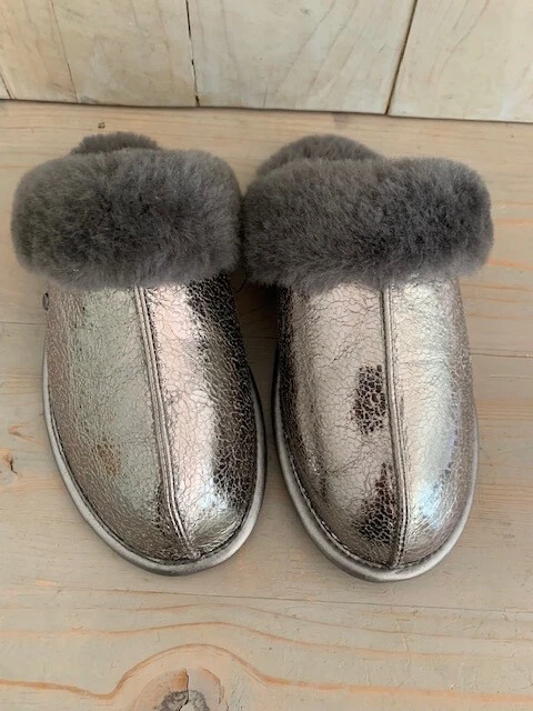 UGG SCUFFETTE SPARKLE SILVER METALLIC SHEEPSKIN    WOMENS SLIPPERS US 8 new