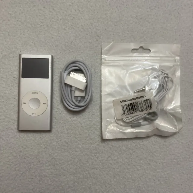 APPLE iPod Nano Bundle!! 2nd Generation - Silver 2GB - VGC