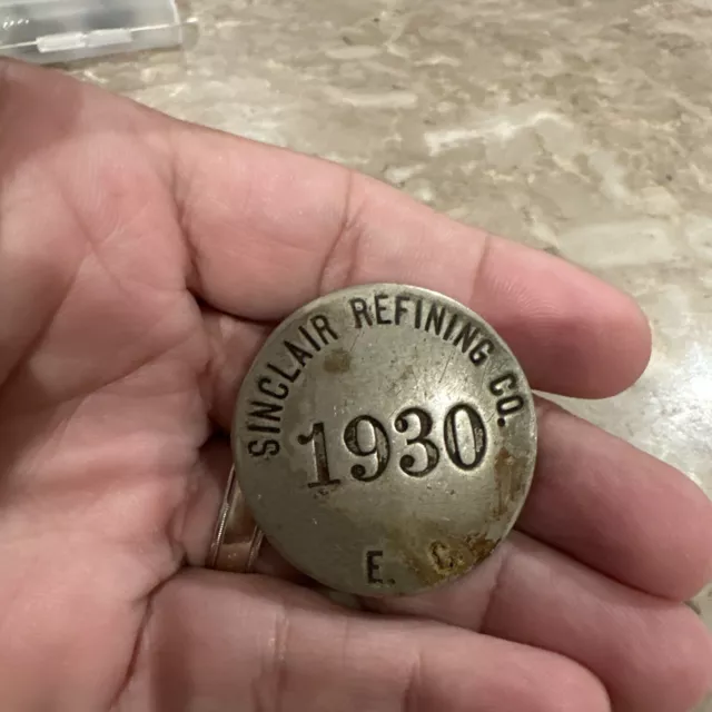 Sinclair Refining Company Employee Badge Gas Oil #1930
