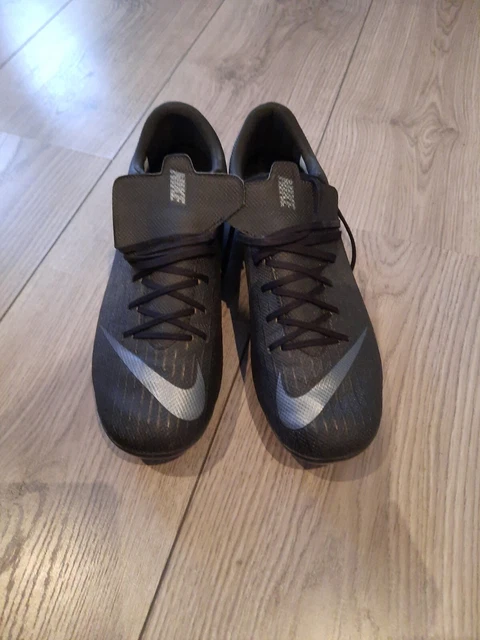 Nike Gr. 39 Fußballschuhe NEU