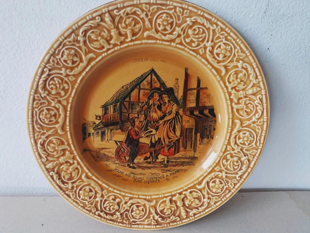 Gerade Keramik Cries of London Crown Round And Sound Five Pence A Pound 25.5cm