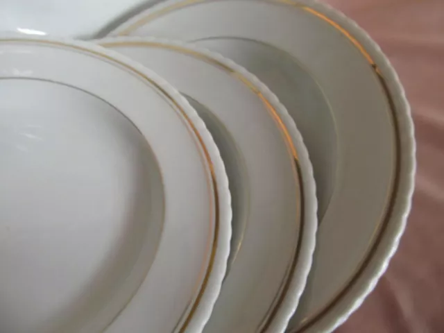 Série de 6  assiettes creuses en porcelaine de Limoges blanche filets or 25 cm 3