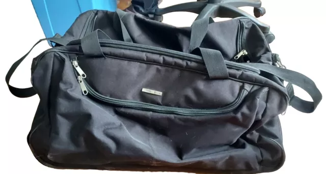 Sac de voyage à roulettes noir avec poignée télescopique