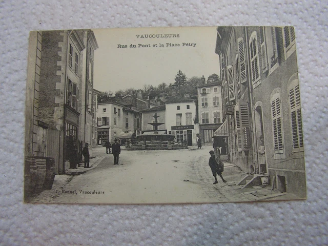 CPA - VAUCOULEURS - Rue du pont et la place Pétry