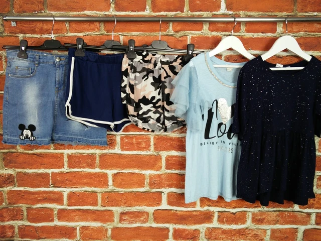 GIRLS BUNDLE AGE 9-10 YEARS ZARA GAP etc DENIM SKIRT SHORTS T-SHIRT MICKEY 140CM