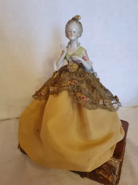 Antigua Señora Joven de Porcelana Cubierta Polvo Half Doll
