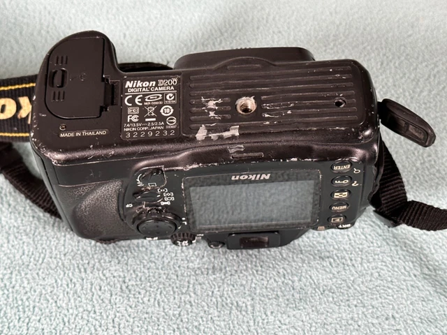 Nikon D200 10.2 MP Digital SLR Camera - Black (Body Only) 3