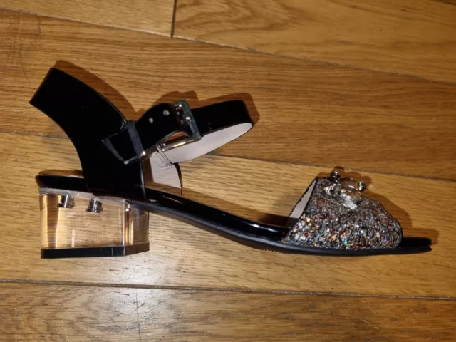 *River Island* Splendide Ragazze Brevettate Sandali Pietra Preziosa Scintillante Tacchi Bn