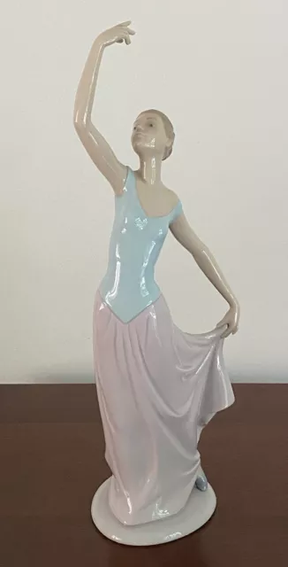 NAO Lladro “The Dance is Over” Figurine #1204 in Excellent Pre-Owned Condition