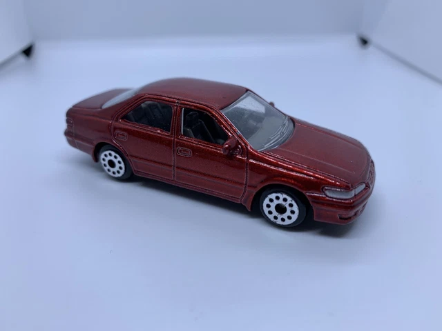 Motormax Toyota Camry TOYOTA CAMRY XV40 GOLD 1:64/apx 1:64 TOMICA