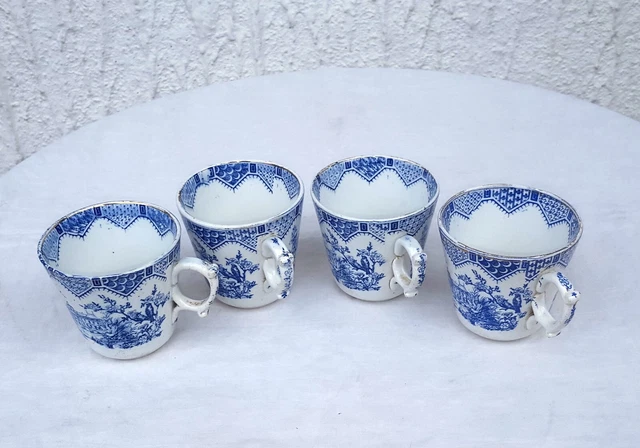 4 tasses à café, faïence K & G pour Keller et Guérin Lunéville, modèle Broderie
