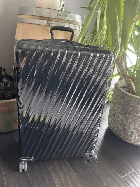 NWT TUMI 19 DEGREE HARDSIDE EXPANDABLE SHORT TRIP 26" SPINNER SUITCASE; black
