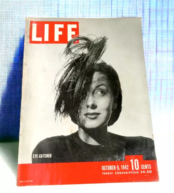 1940's WWII ERA LIFE Magazine October 5, 1942 EYE-CATCHER  With Bag & Board